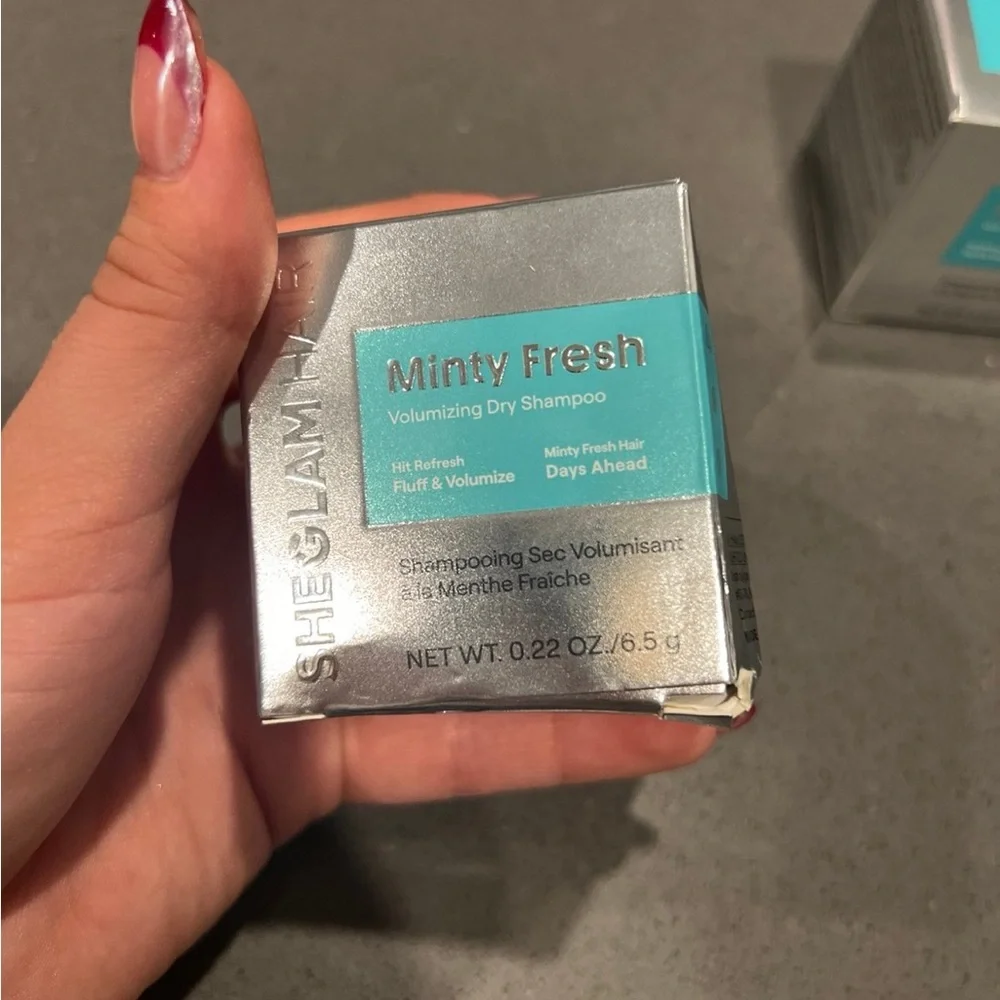 Travel size dry shampoo